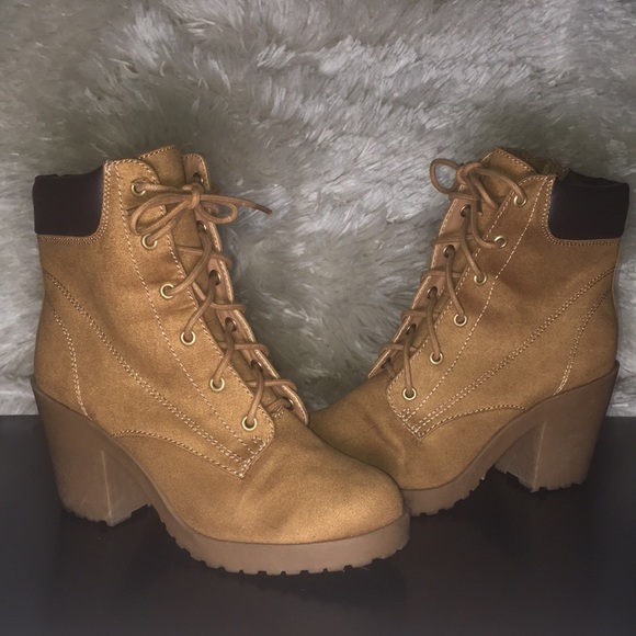 👩🏽🎓SALE- Timberland Style Heeled Boot Sz8 - Picture 3 of 6